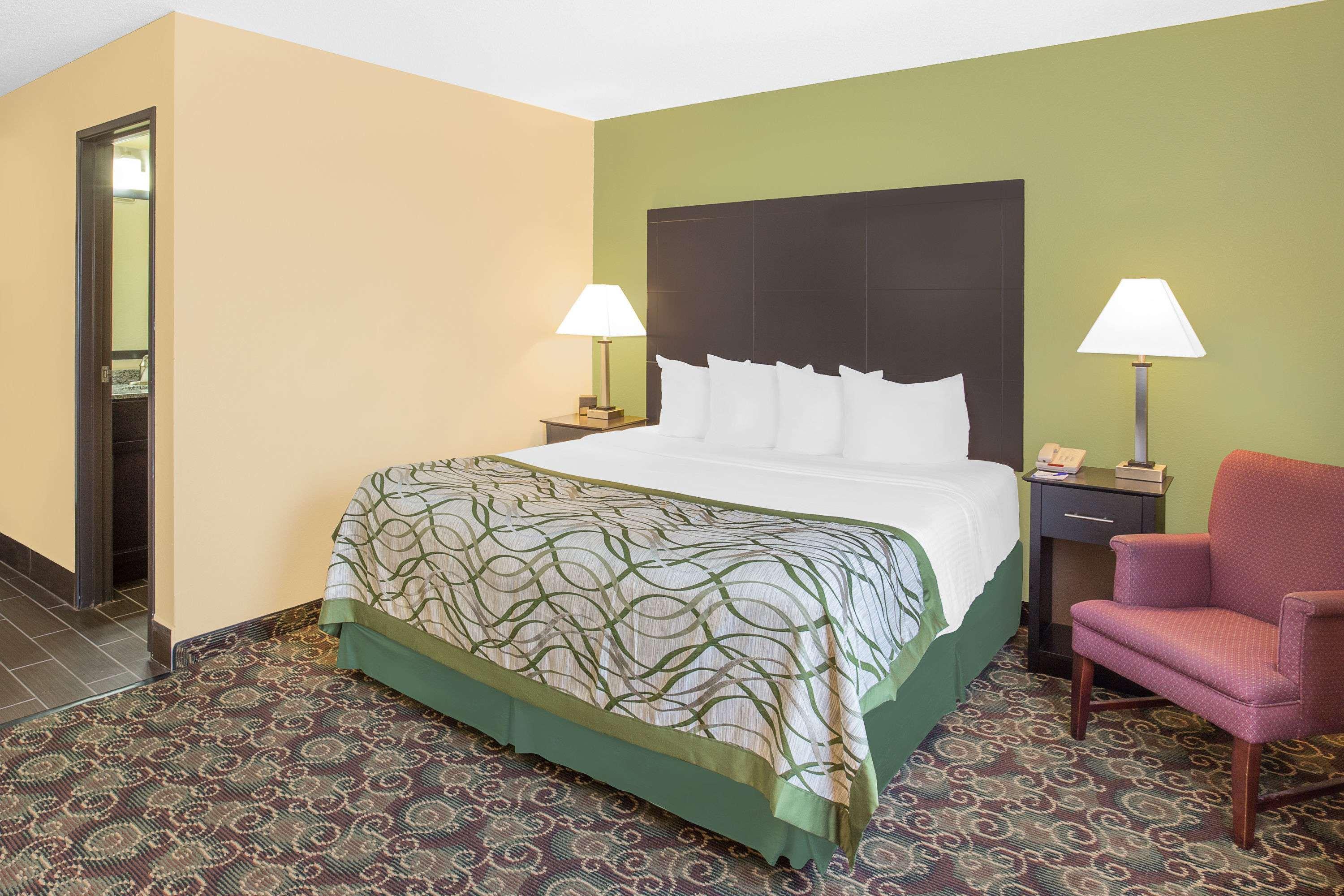Hotel Baymont By Wyndham Holland Exterior foto